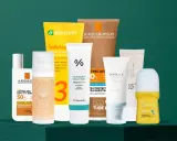 En samling solskyddsprodukter med SPF 30 eller 50, inklusive krämer, lotioner och en roll-on för barn.