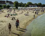 Kąpiel w Bałtyku: Bezpieczeństwo, sinice, GIS. Sprawdź, zanim wejdziesz!