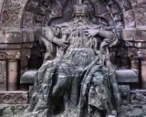 Steinerne Figur Kaiser Barbarossas, der der Sage nach im Kyffhäuser schläft und auf seine Wiederkehr wartet.