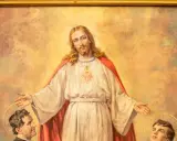 Jezus błogosławi młodego Dominika Savio i innego świętego.
