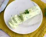 Beurre maître d'hôtel prêt à être dégusté. Une recette simple pour sublimer vos plats.