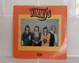Tommys, svenska dansband från 70-talet, poserar i sina glammiga scenkläder.