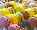 Douceurs colorées, ces macarons évoquent les spécialités culinaires d'Île-de-France. Un délice pour les yeux et les papilles.