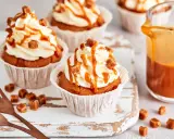 Leckere Karamell-Cupcakes mit Sahne-Topping und Karamellsauce. Ein tolles Rezept für süße Leckereien!