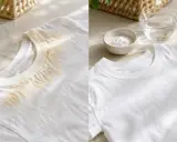 T-shirt avec une tache de crème solaire à gauche, et un t-shirt propre à droite, prêt à être lavé.