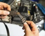 Zużyty pasek rozrządu w Toyocie Aygo 1.0. Wymiana rozrządu co ile? Sprawdź stan paska!