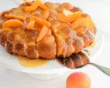 Saftiger Aprikosenkuchen, der zum Reinbeißen einlädt. Ein tolles Aprikosenkuchen Rezept für den Sommer.