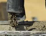 Ile schnie beton? Poznaj prawdziwy czas i uniknij pęknięć