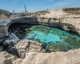 La Grotta della Poesia, un gioiello pugliese, con le sue acque cristalline e le rocce scolpite dal tempo.