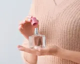 Perfumy to inwestycja: Jak przechowywać, by zapach trwał latami?