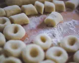 Ile gotować kluski? Perfekcja w 2-3 minuty od wypłynięcia!