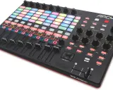 Contrôleur MIDI Akai APC40 MKII avec pads lumineux, faders et potentiomètres, prêt pour le daw def.