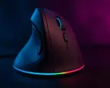 Souris ergonomique verticale avec éclairage RVB. Une aide pour choisir quelle souris ergonomique choisir pour un confort optimal.