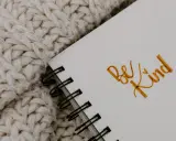 Głupie cytaty o życiu? Złap dystans i śmiech na co dzień!