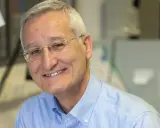 Eugenio Santos: ¿Quién es el genio tras la investigación del cáncer?