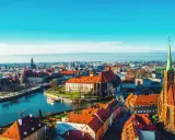 Wrocławskie Stare Miasto, z jego rzeką i zabytkowymi budowlami, to jeden z najpiękniejszych miast w Polsce.