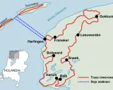 Mapa tras rowerowych i rejsów statkiem po wyspach fryzyjskich w Holandii, w tym Vlieland i Terschelling.