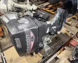 Moteur hors-bord Johnson 4cv 2 temps, idéal pour documentation technique.