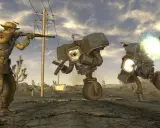 Postapokaliptyczny pustynny krajobraz, gdzie gracz w stylu gry podobnej do Fallout walczy z robotami.