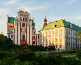 Zachód słońca nad poznańską archikatedrą i pałacem arcybiskupim. Piękne, fajne miejsca w Poznaniu.