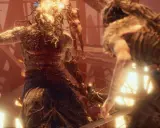 Senua walczy z potworem w płomieniach w Hellblade: Senua's Sacrifice.