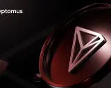 Logo cryptomus na tle z elementami TRC20.