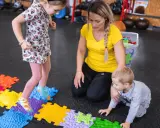 Mata sensoryczna: Jak wybrać idealną dla rozwoju Twojego dziecka?