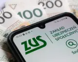 ZUS na telefonie i polskie banknoty. Czy mam 60 lat i 20 lat pracy, dostanę emeryturę?