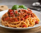 Spaghetti bolognese z warzywami: Sekret idealnego sosu