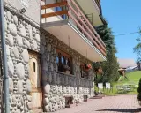 Kamienny pensjonat Janina Rzepka. Sprawdź cennik i zarezerwuj pobyt w malowniczej okolicy.