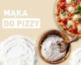 Mąka do pizzy w drewnianej misce obok gotowej, pysznej Margherity. Idealna baza do domowego wypieku.