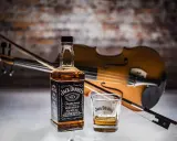 Zacier na whisky Jack Daniel's i skrzypce. Idealne połączenie dla koneserów.