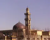 Moschee mit Kuppel und Minarett, ein Ort der Ruhe, wie sure 2 vers 216 lehrt.