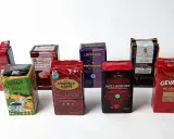 En samling kaffepaket med olika märken som Gevalia, Löfbergs och Zoégas. Perfekt för en god kaffetåren.