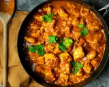 Aksamitny kurczak w sosie curry, gotowy w mgnieniu oka. Prosty przepis na pyszny obiad.