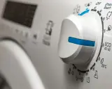 Manopola bianca con indicatori per programmi di lavaggio, tra cui "Smart Touch" e "ECO 40-60". Ideale per il lavaggio delicati lavatrice.