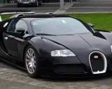 Czarny Bugatti Veyron, symbol luksusu i osiągów. Jego imponująca bugatti veyron cena sprawia, że jest marzeniem wielu kolekcjonerów.