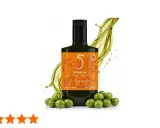 Aceite de oliva virgen extra "5 Elementos" Cornicabra, con un chorro dorado y aceitunas. ¿Cual es el aceite de oliva mas fuerte? Este podría serlo.