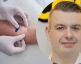 Doświadczony lekarz nadzoruje podanie kroplówki nawadniającej.