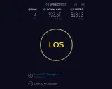 Speedtest zeigt 933,67 Mbps Download, fast 1000 mbit leitung. Ping 4 ms, Upload 518,13 Mbps.