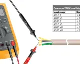 Multimètre jaune et sondes rouge/noire pour comment tester la continuité avec un multimetre. Tableau des réponses sonores DMM.