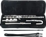 Étui ouvert noir contenant un instrument à vent argenté, une flûte traversière, ses pièces et accessoires de nettoyage.