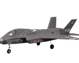 Grauer Jet-Flieger F-35 Lightning II mit detaillierten Markierungen, bereit zum Start.