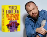 Wojciech Chmielarz, autor kryminału "Tam, gdzie zmrok zapada szybciej", prezentuje swoją najnowszą książkę.