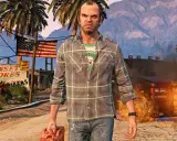 Trevor z GTA V z kanistrem, obok płonącego samochodu i znaku "Sunset Hores". Idealny do gry przez Game Pass!