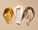 Tre olika hudvårdsprodukter i strängar: en gyllene olja, en vit kräm och en klar gel. Frågan är retinol hur ofta?