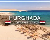 Hurghada, Egipt. Temperatura w grudniu idealna na plażowanie. Piękna plaża, turkusowa woda, łodzie na morzu.