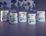 Cinq pots de compléments de collagène Nutrimuscle. Le collagène sert à la peau, aux cheveux et aux articulations.