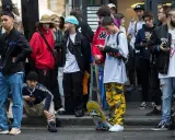 Streetwear: Co to znaczy? Przewodnik po stylu, markach i slangu