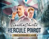 Herkules Poirot w Londynie, w tle brytyjska flaga i kamienice. Detektyw w tweedowej marynarce i z charakterystycznymi wąsami.
